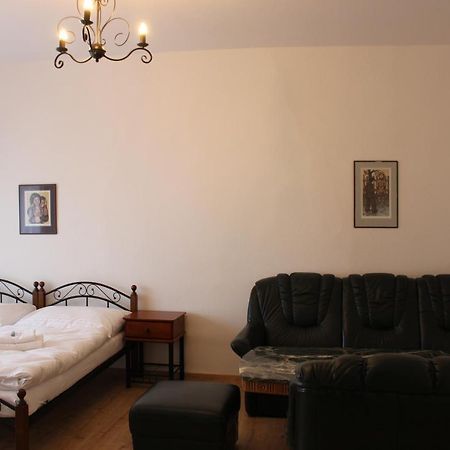 Hotel Cerny Kun Louny Exterior foto
